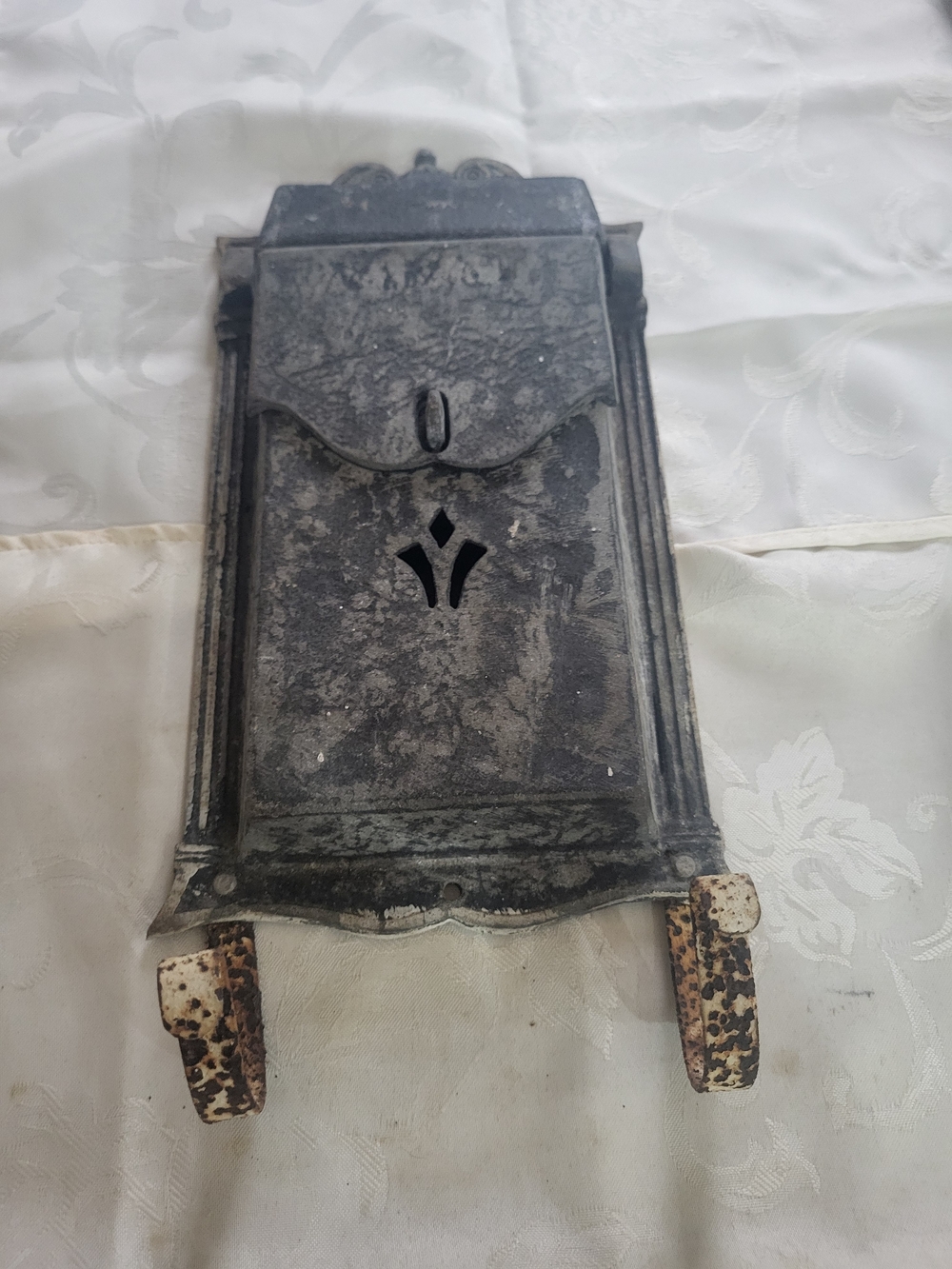 Vintage Cast Aluminium Wall Mount Mailbox Beaver Lockable With Newspaper Hooks